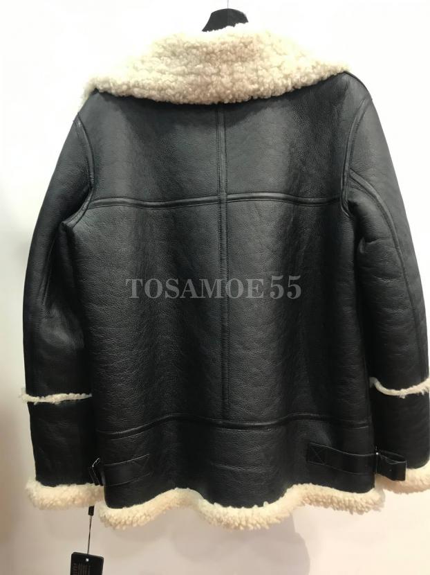 Черная укороченная дубленка с белым мехом фото №2