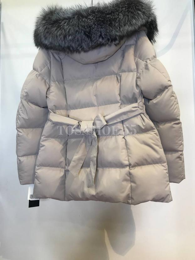 Светло-серый короткий пуховик с чернобуркой фото №2