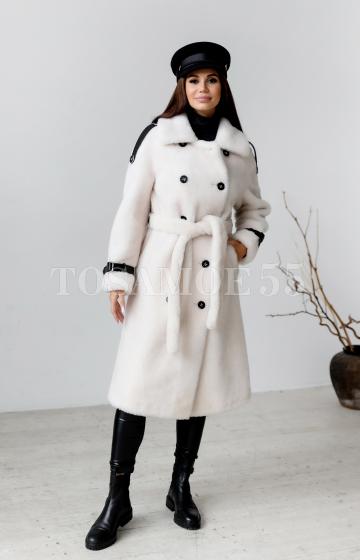 Белая тёплая шуба - пальто из шерсти с погонами