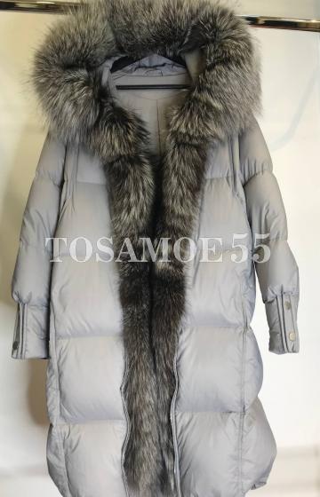 Длинный серый пуховик с чернобуркой